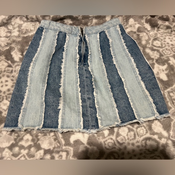 Social Tourist Midi - Denim Two Toned Distressed Skirt - Picture 6 of 7